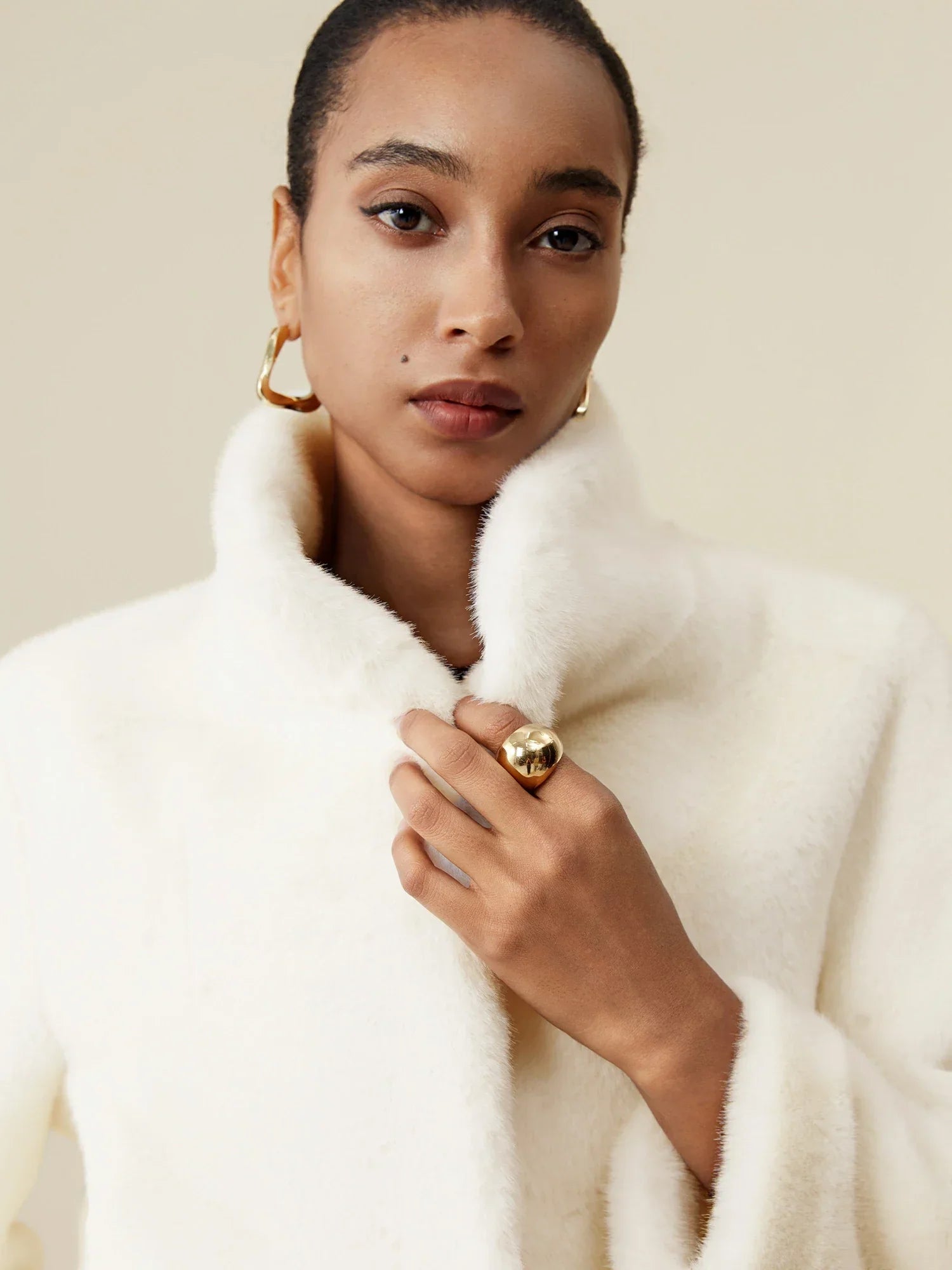 Kadın Yaka Çevre Dostu Kürk Kısa Kaban