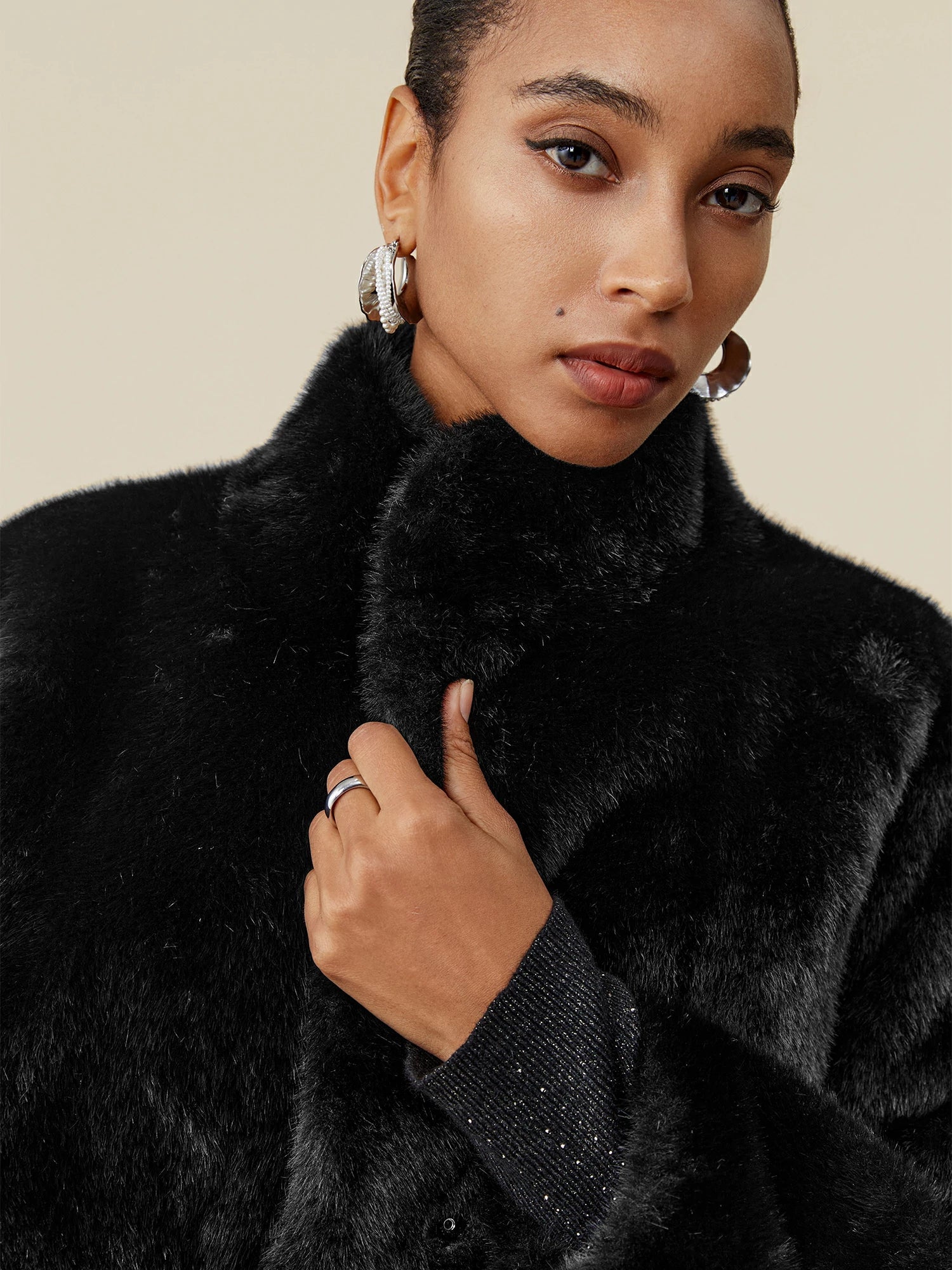 Kadın Yaka Çevre Dostu Kürk Kısa Kaban