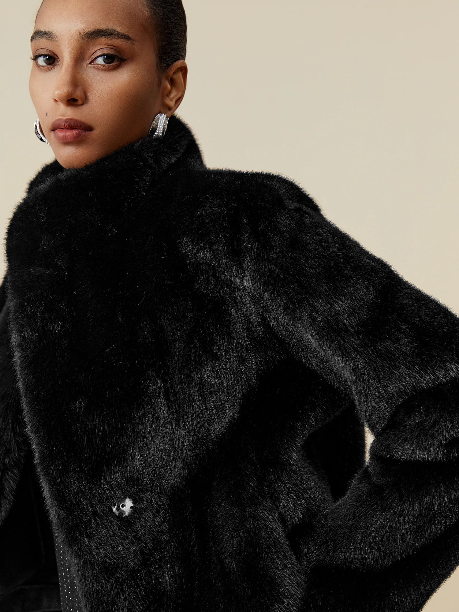 Kadın Yaka Çevre Dostu Kürk Kısa Kaban