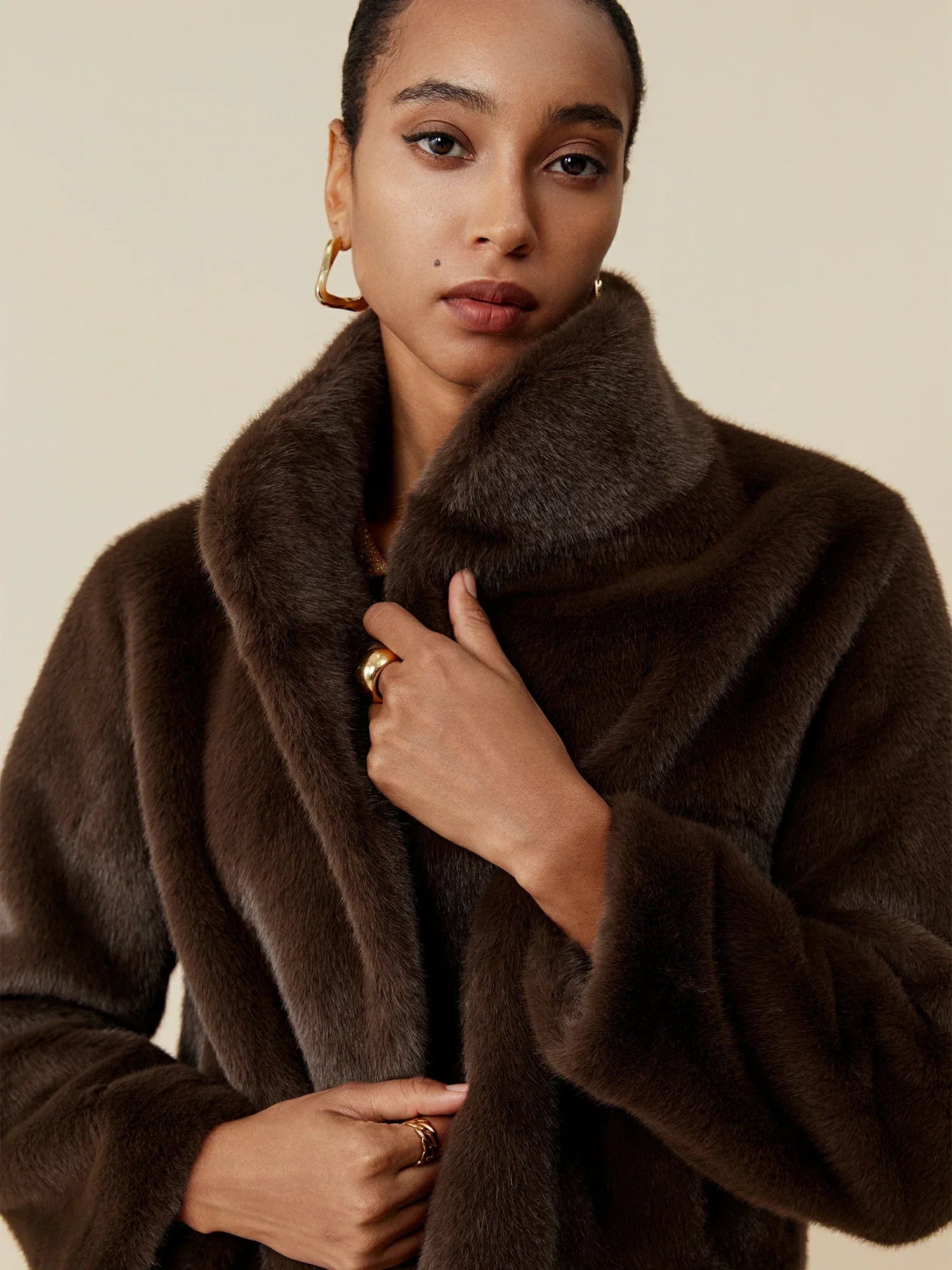 Kadın Yaka Çevre Dostu Kürk Kısa Kaban