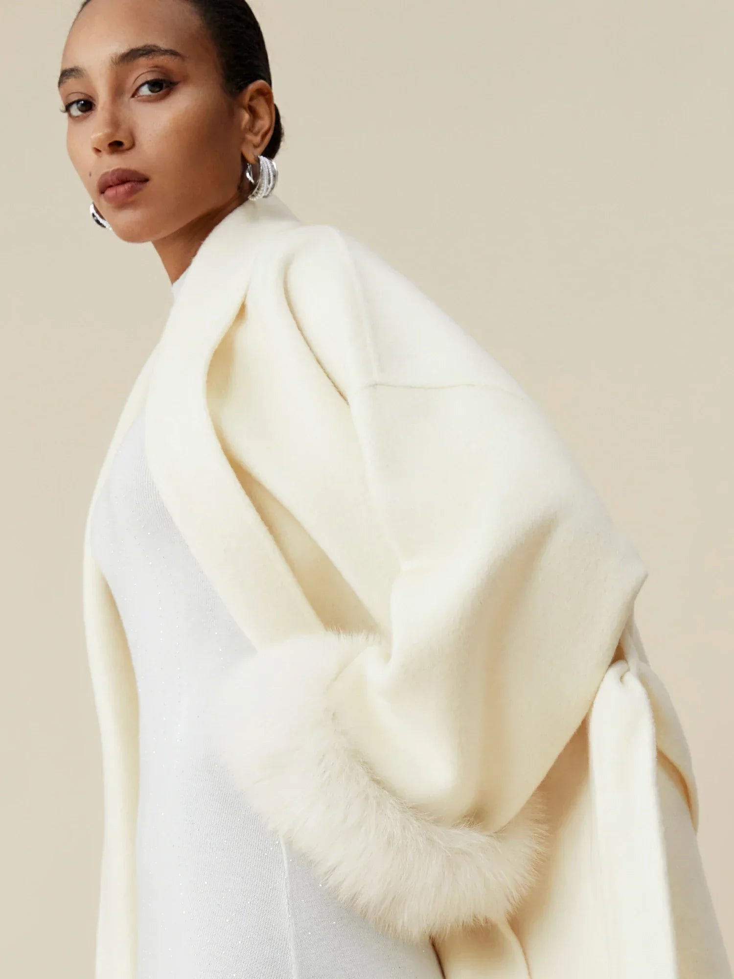 Yün Yaka Uzun Kollu Peluş Manşetli Uzun Kaban