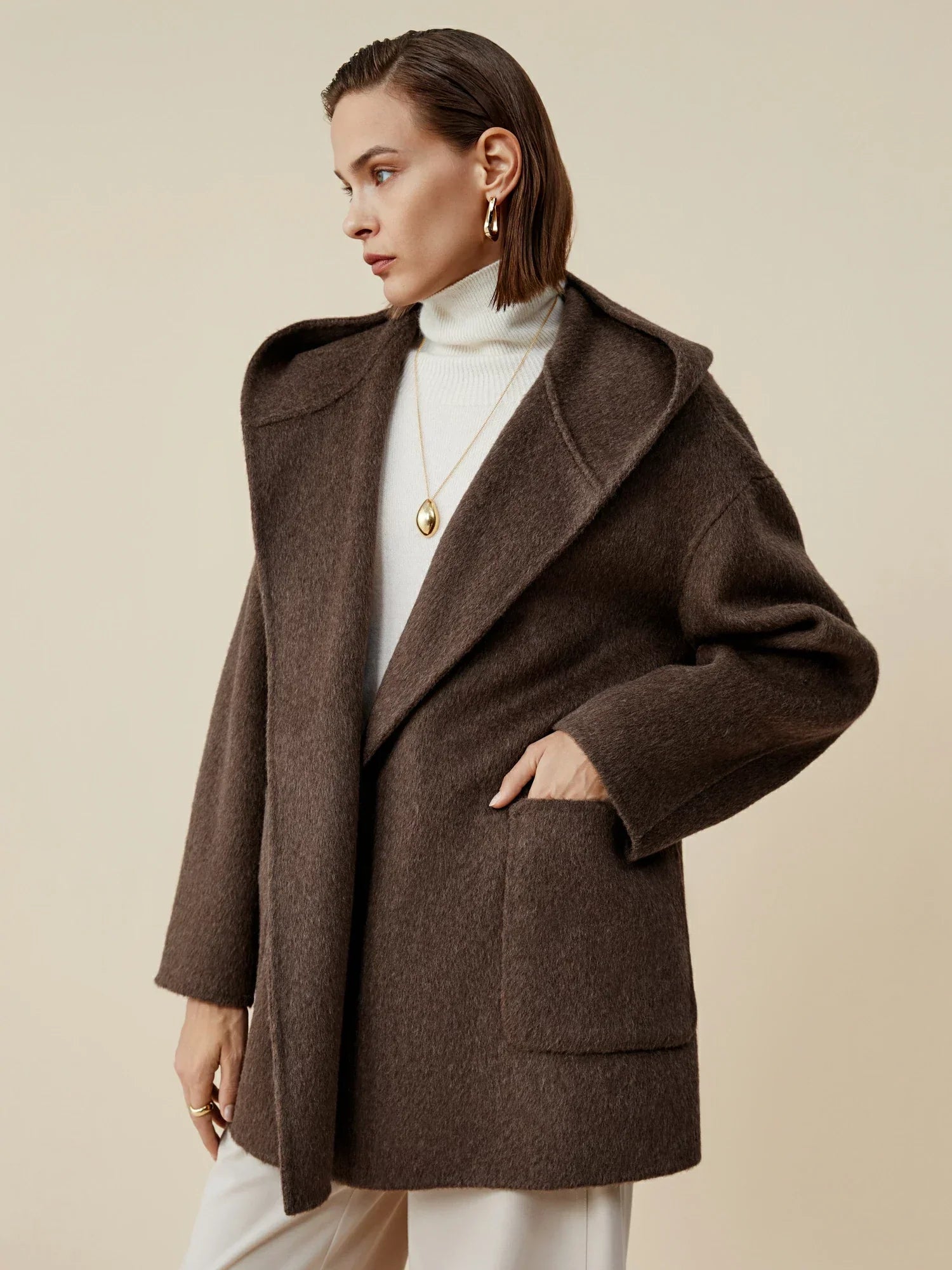 Yün Kapüşonlu Uzun Kollu Kaban