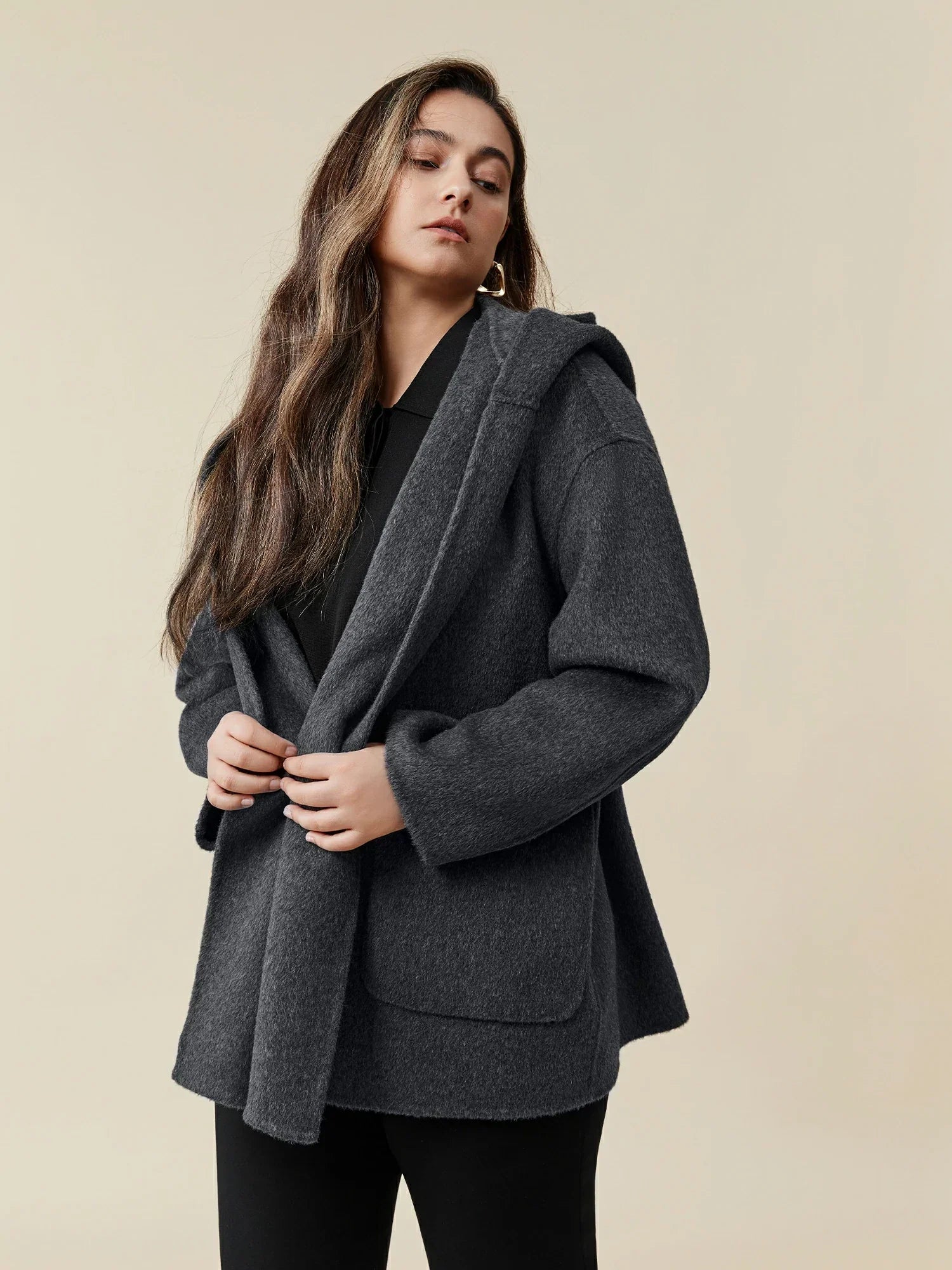 Yün Kapüşonlu Uzun Kollu Kaban