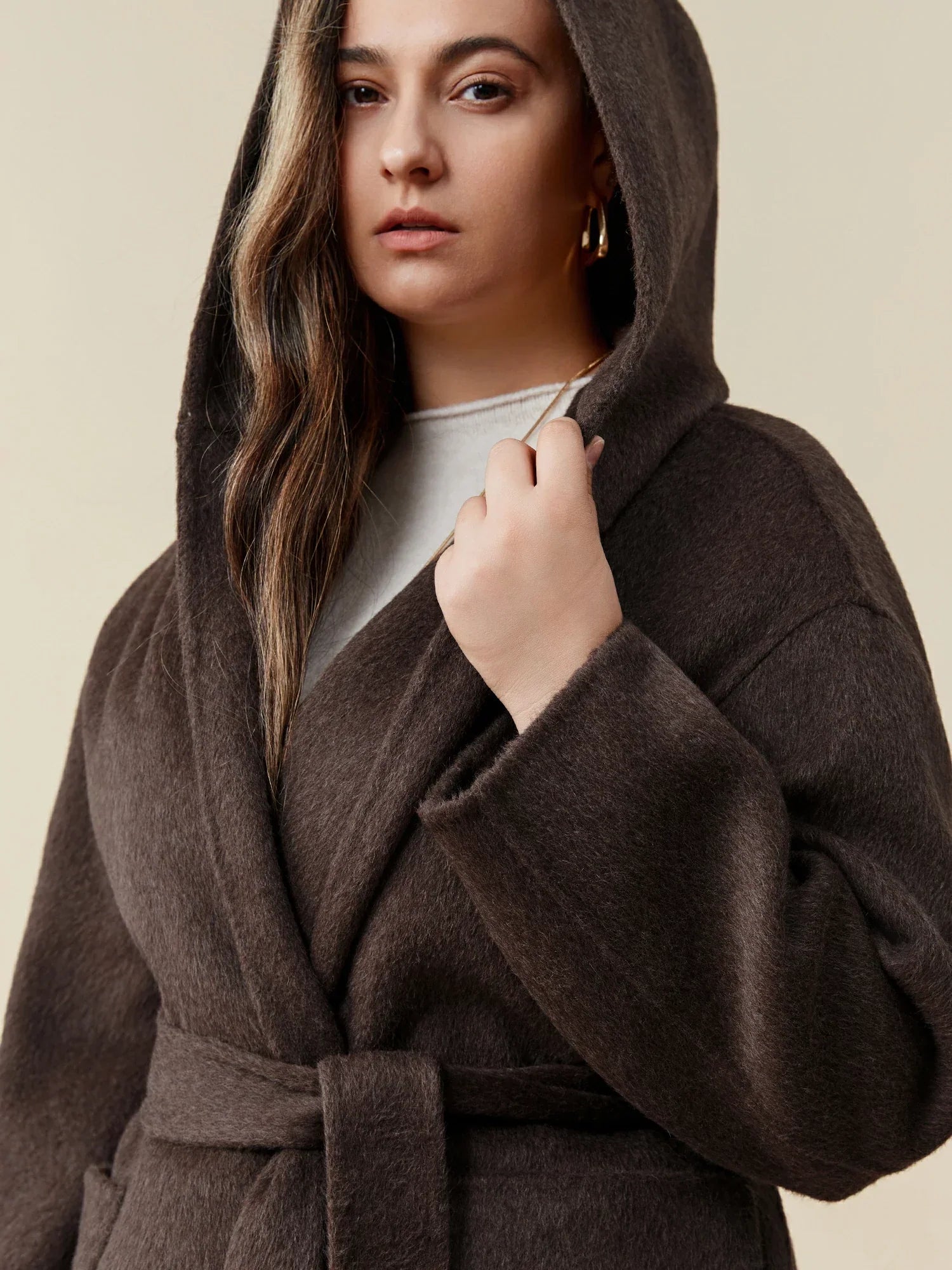 Yün Kapüşonlu Uzun Kollu Kaban