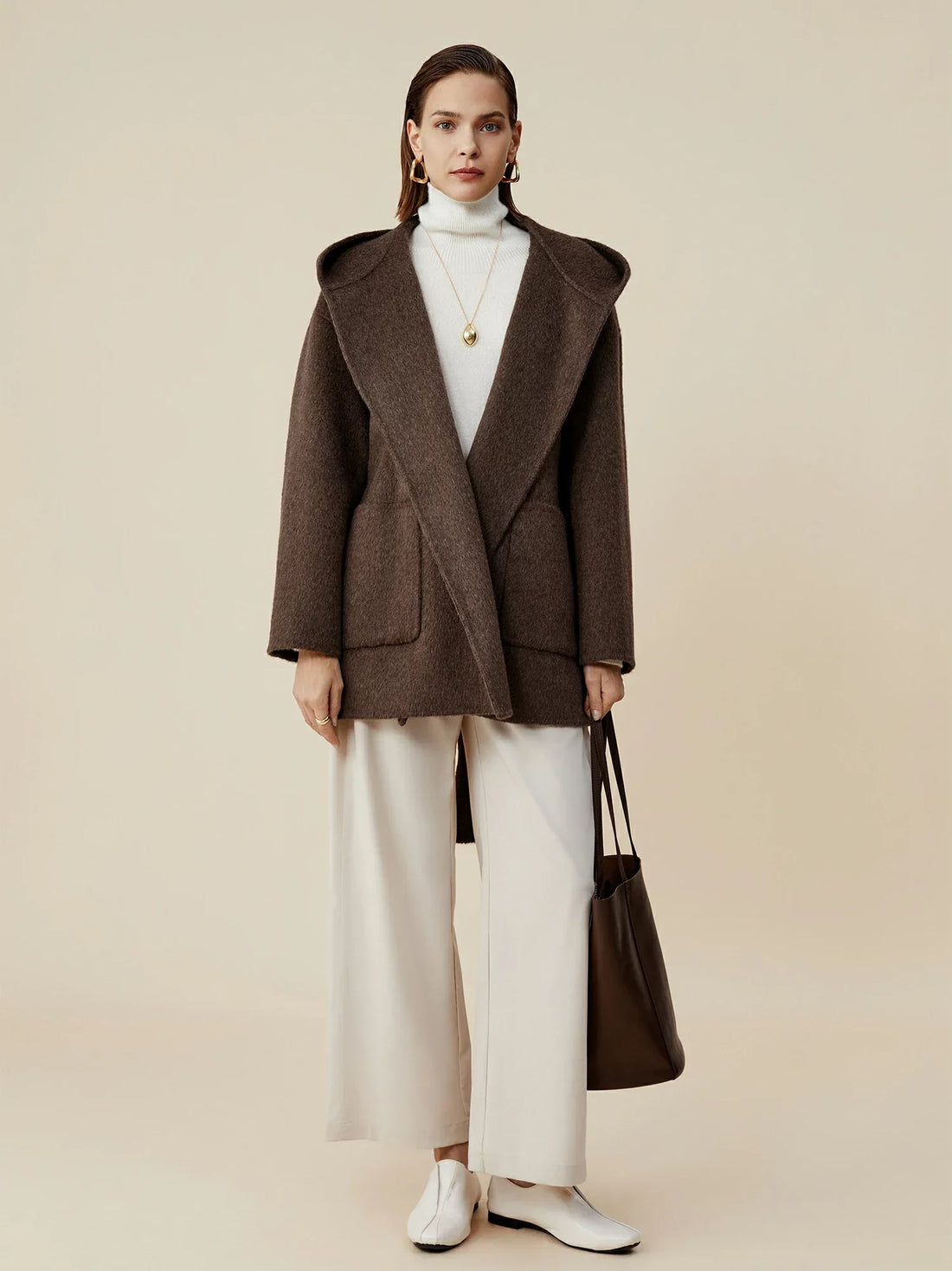 Yün Kapüşonlu Uzun Kollu Kaban