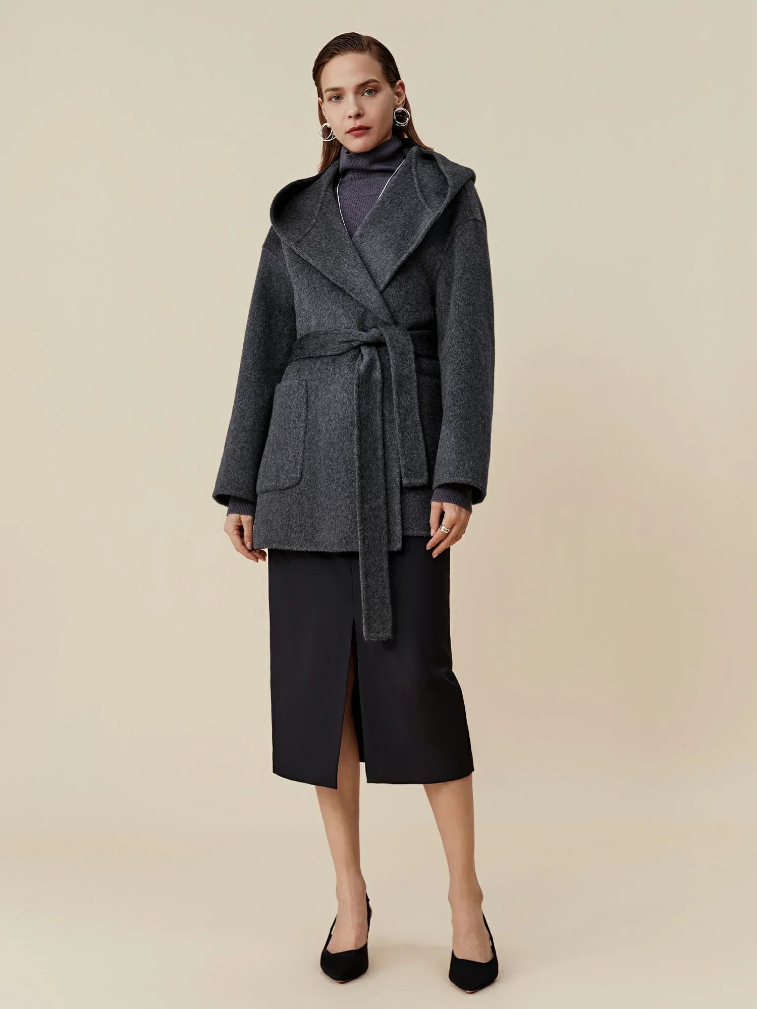 Yün Kapüşonlu Uzun Kollu Kaban