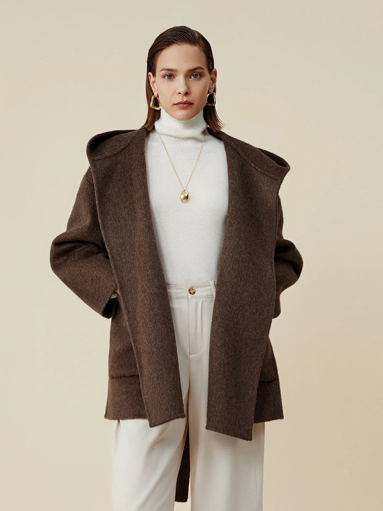 Yün Kapüşonlu Uzun Kollu Kaban