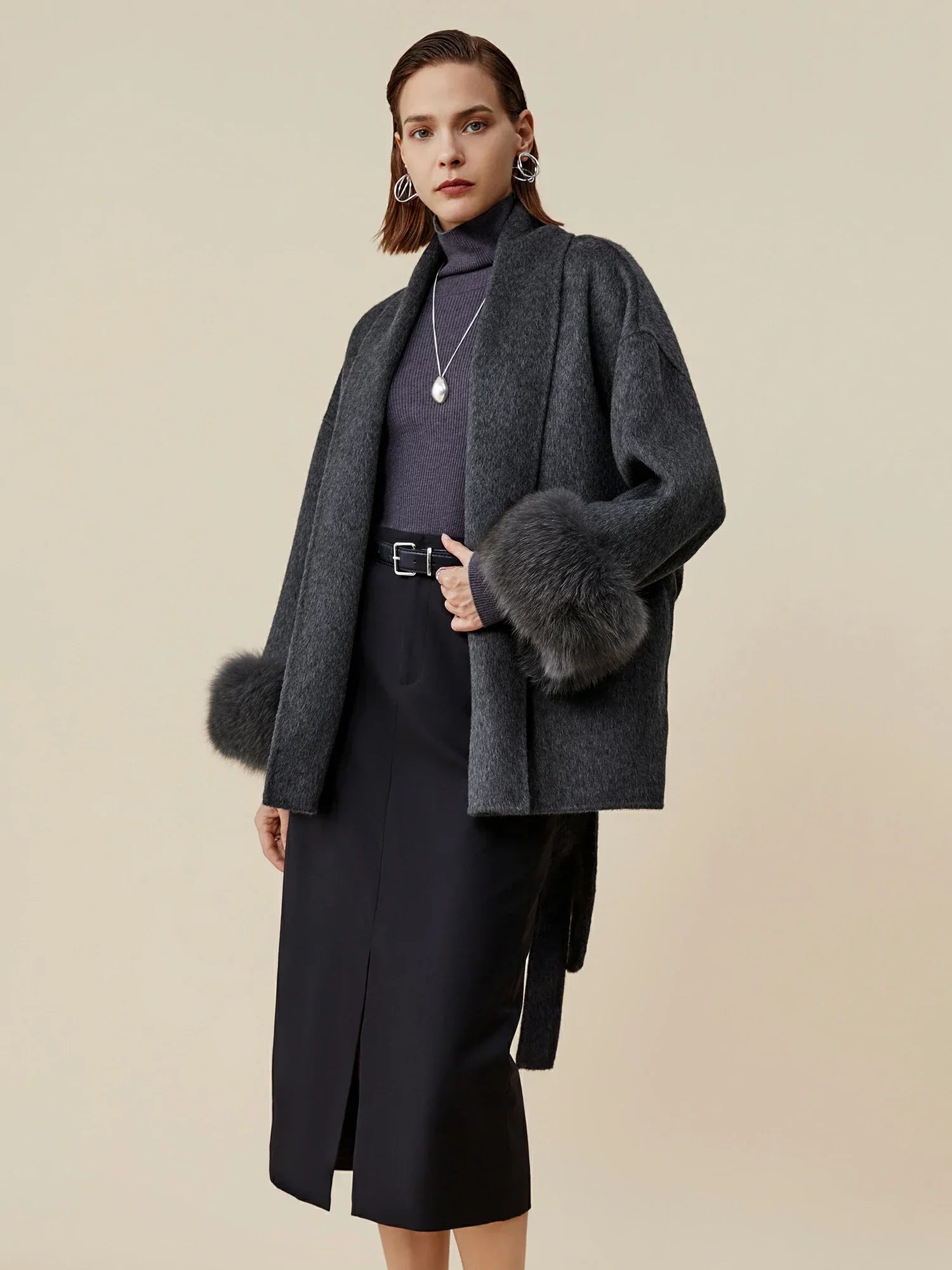 Yün Yaka Uzun Kollu Peluş Manşet Kısa Kaban