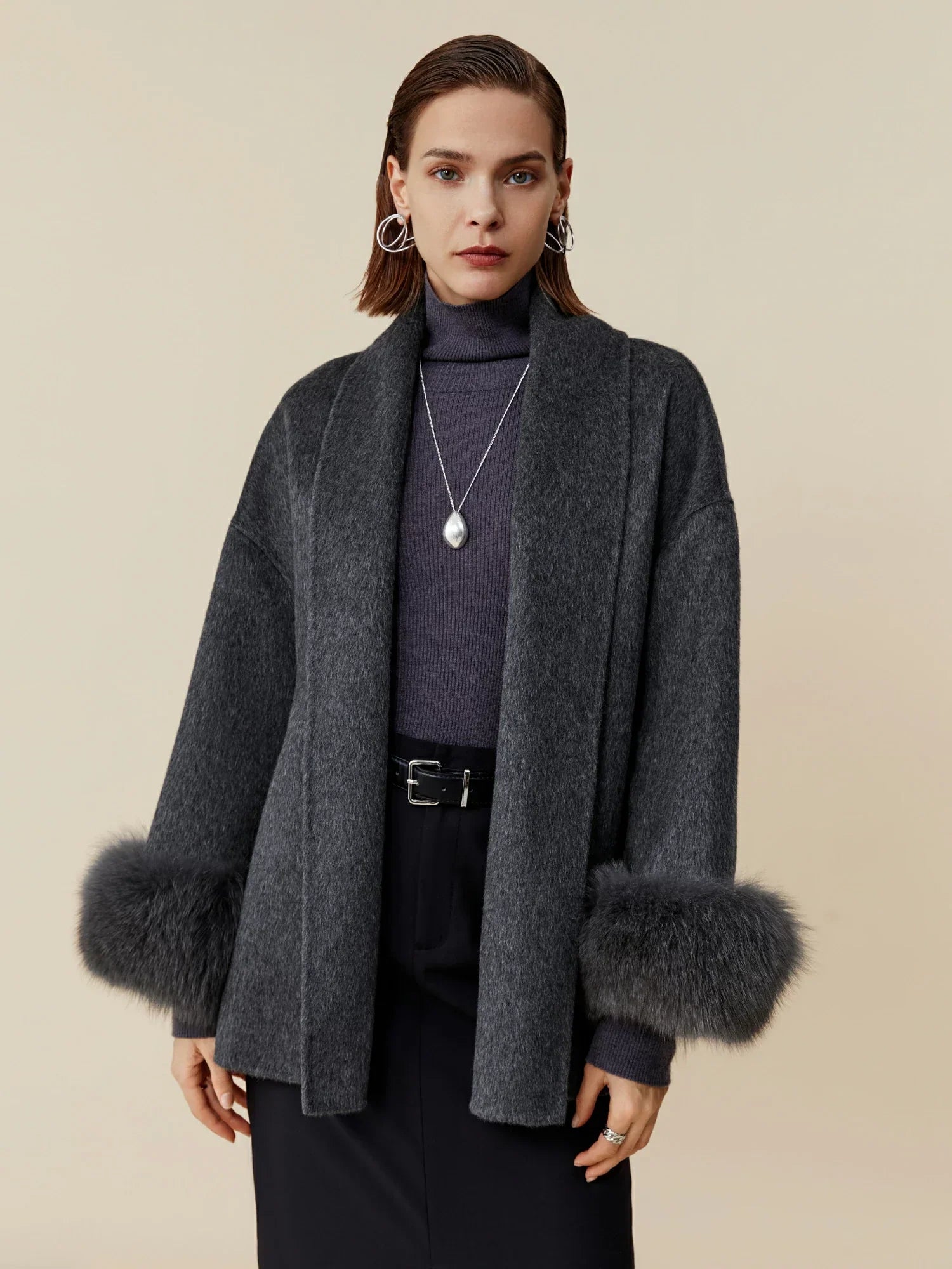 Yün Yaka Uzun Kollu Peluş Manşet Kısa Kaban