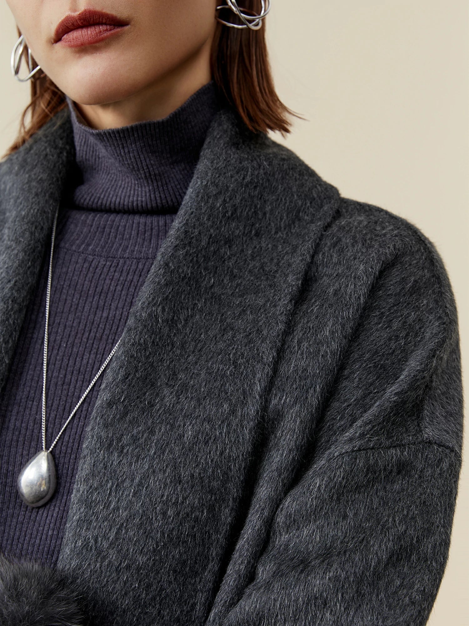 Yün Yaka Uzun Kollu Peluş Manşet Kısa Kaban