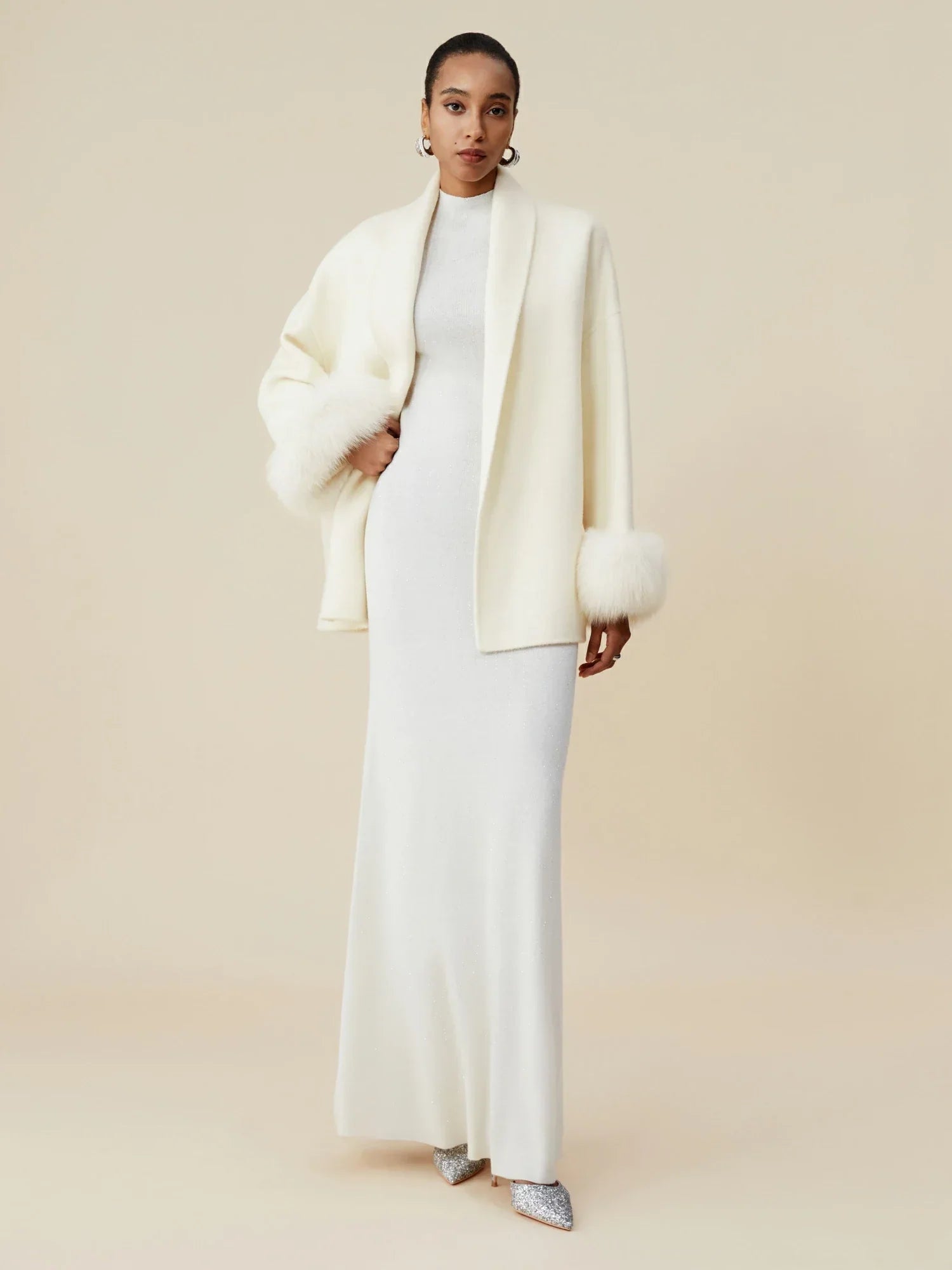 Yün Yaka Uzun Kollu Peluş Manşet Kısa Kaban