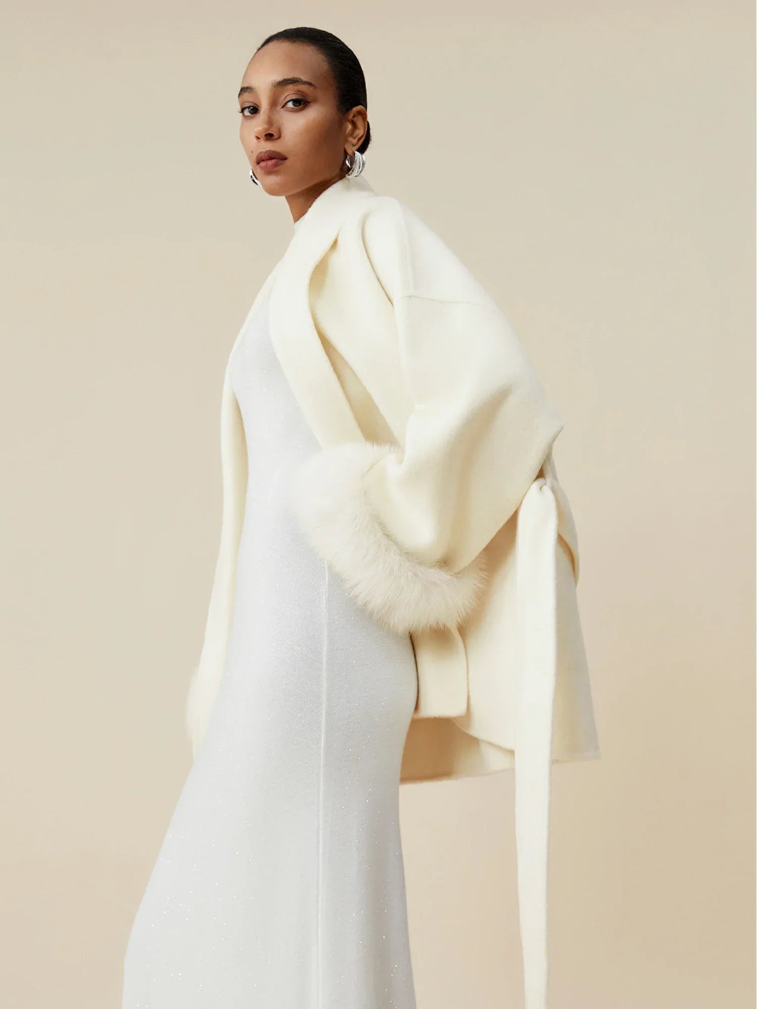 Yün Yaka Uzun Kollu Peluş Manşet Kısa Kaban