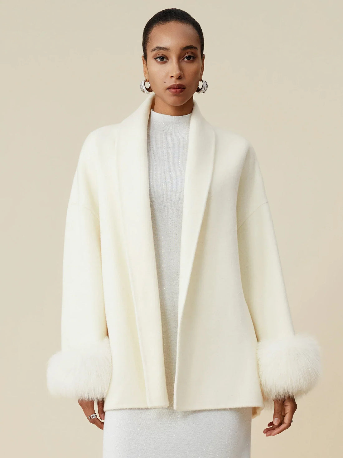 Yün Yaka Uzun Kollu Peluş Manşet Kısa Kaban