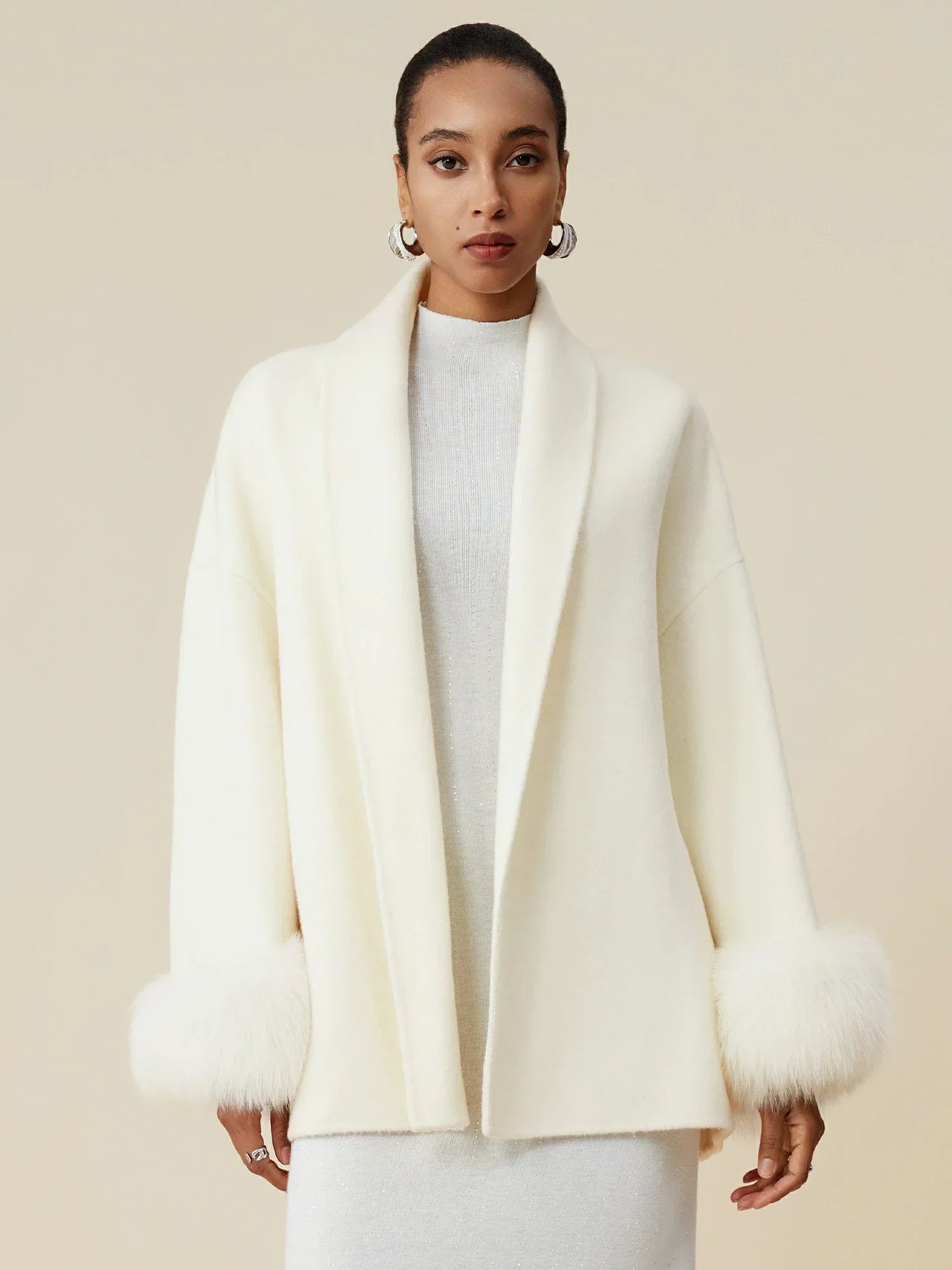 Yün Yaka Uzun Kollu Peluş Manşet Kısa Kaban