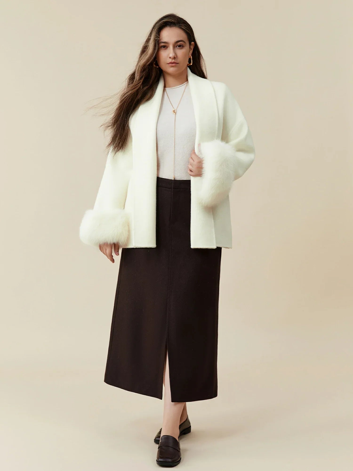 Yün Yaka Uzun Kollu Peluş Manşet Kısa Kaban