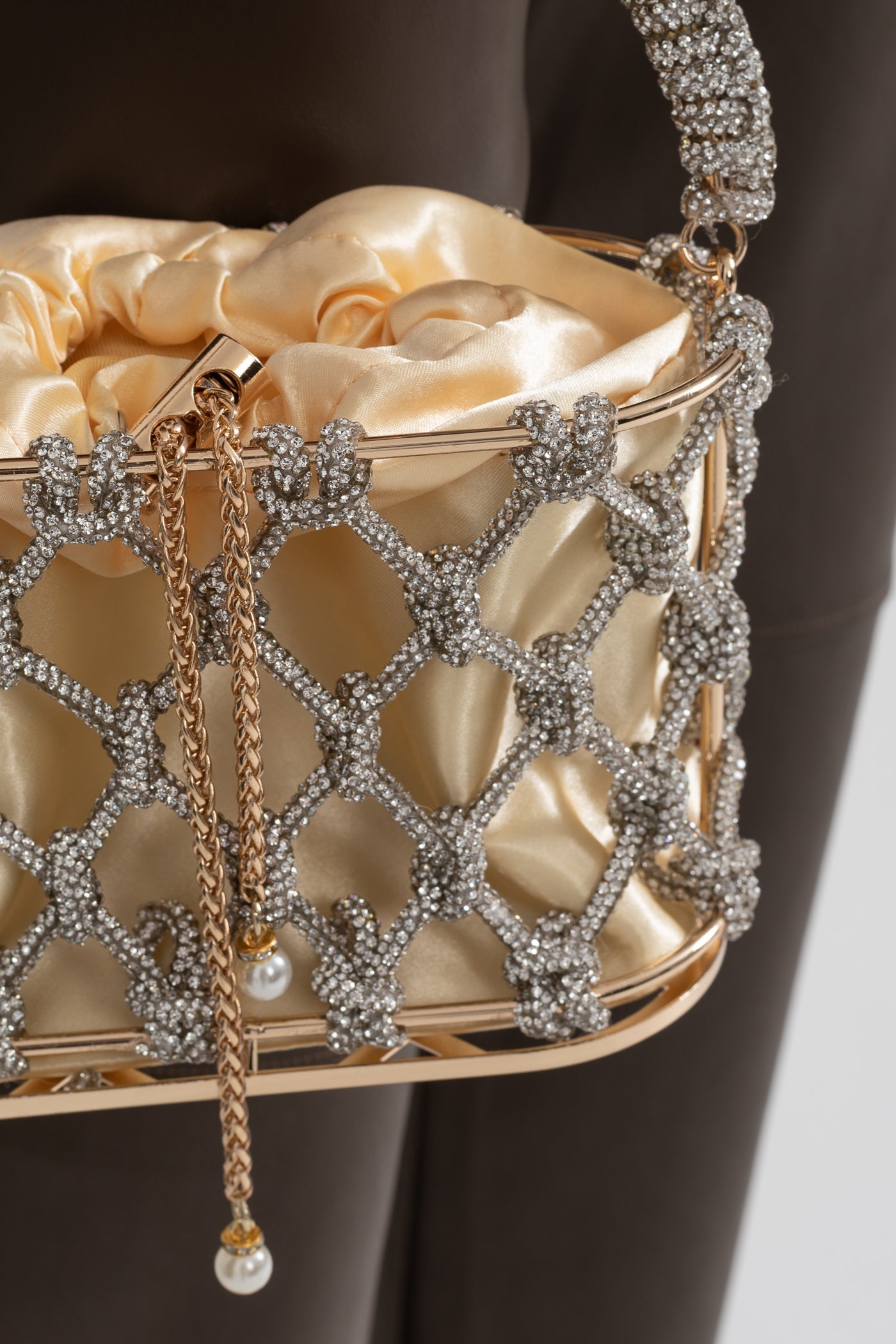 Işıltılı file çanta, saten çekişli kese ile - Gümüş