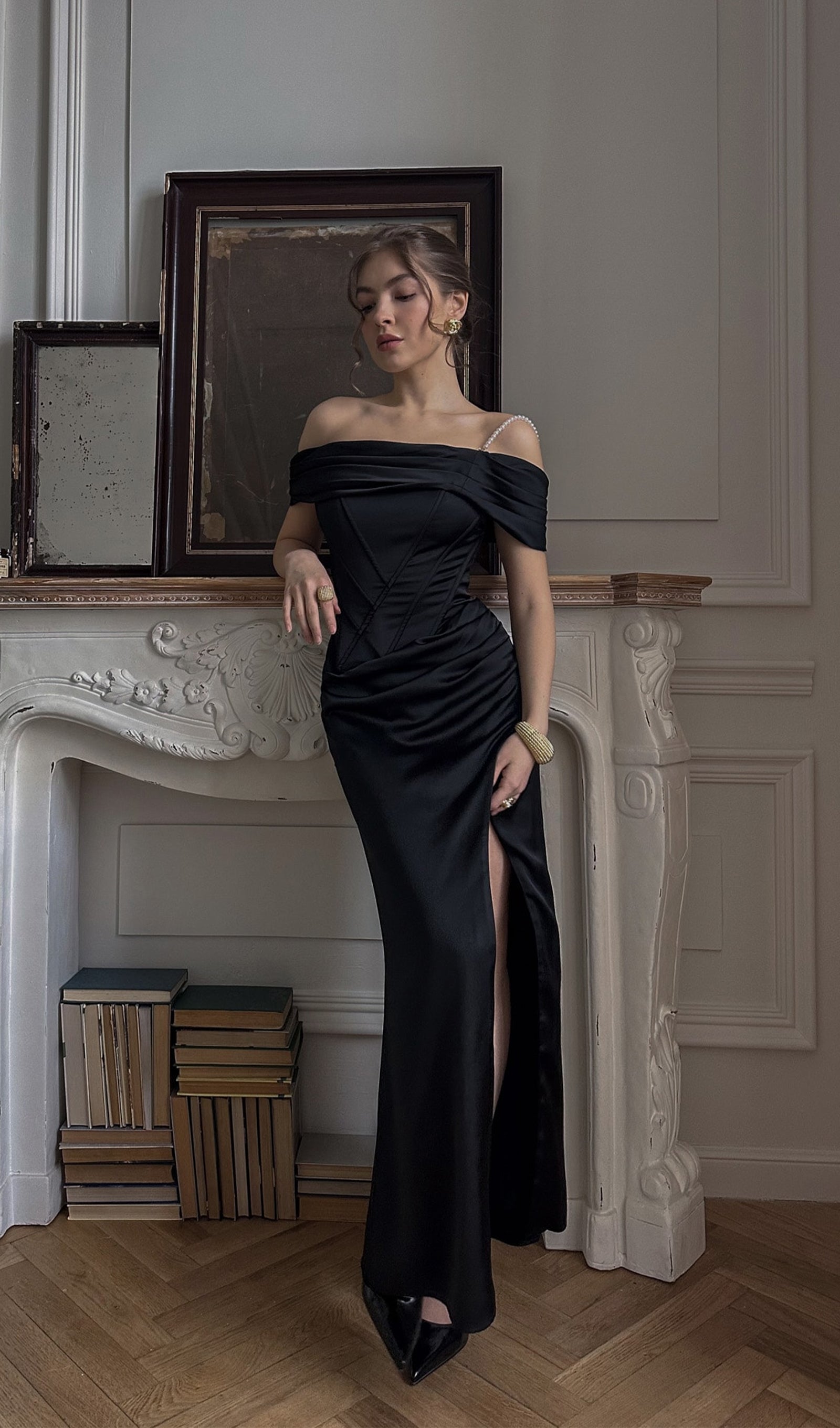 Saten Kapalı Omuz Diyagonal Boncuklu Maksi Elbise