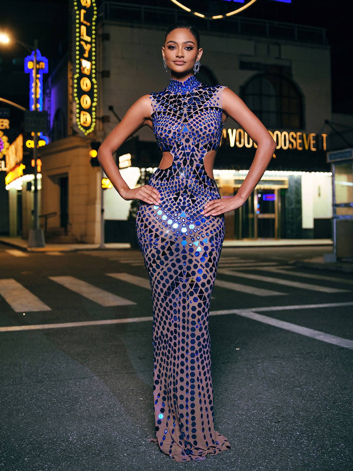 Tonica Yüksek Yaka Rhinestone Akrilik Maksi Elbise