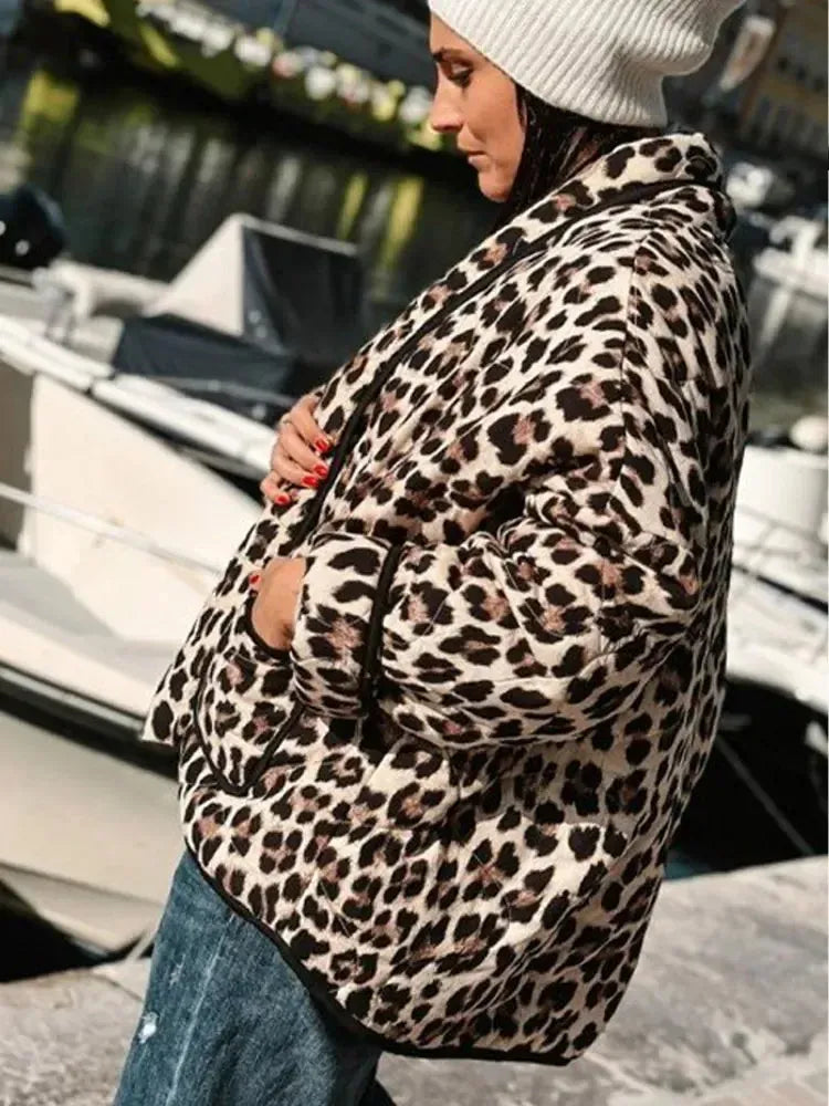 Leopar Desenli Kapitone Ceket