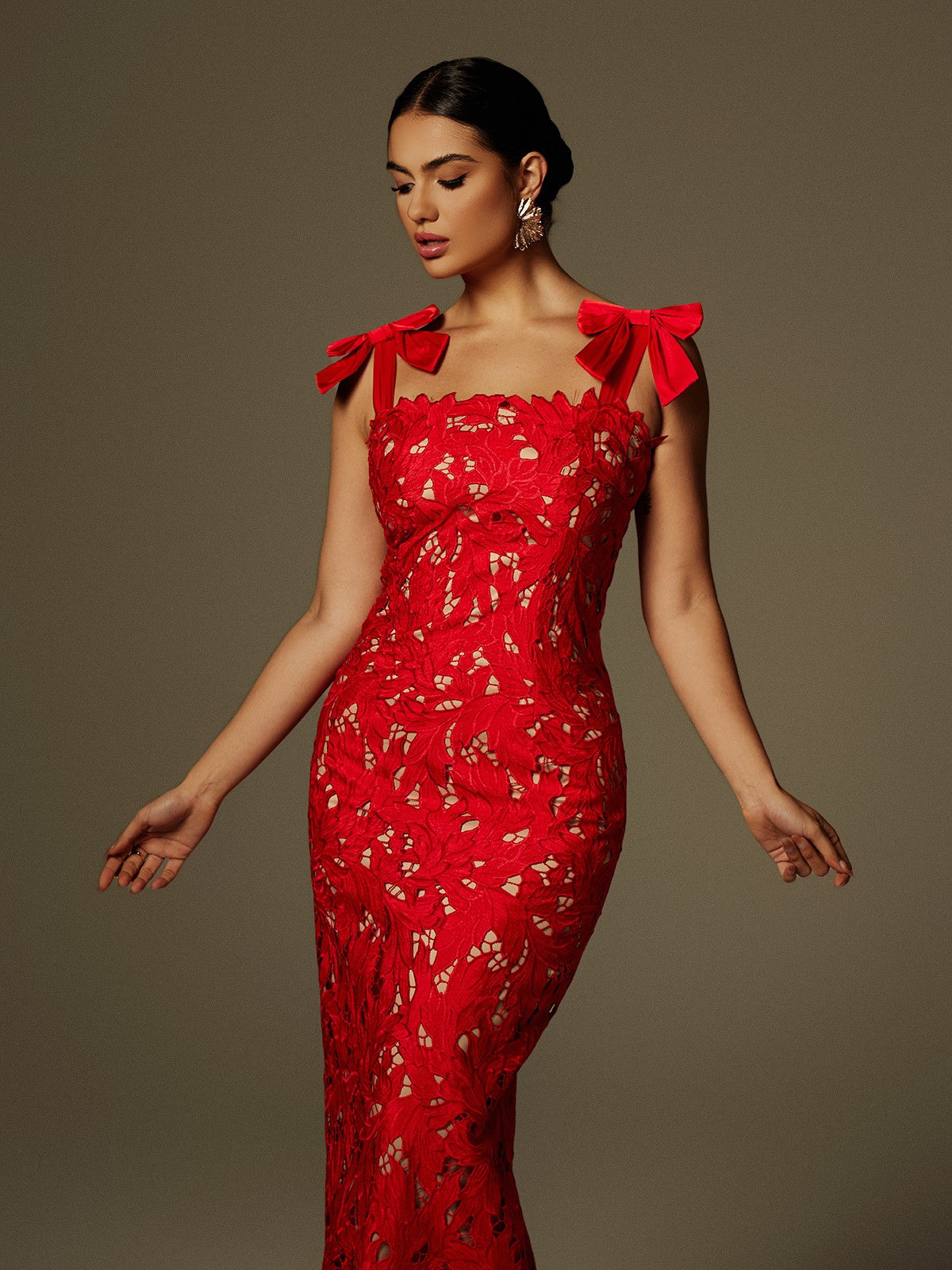 Zerrin Fiyonklu Çiçekli Maksi Elbise