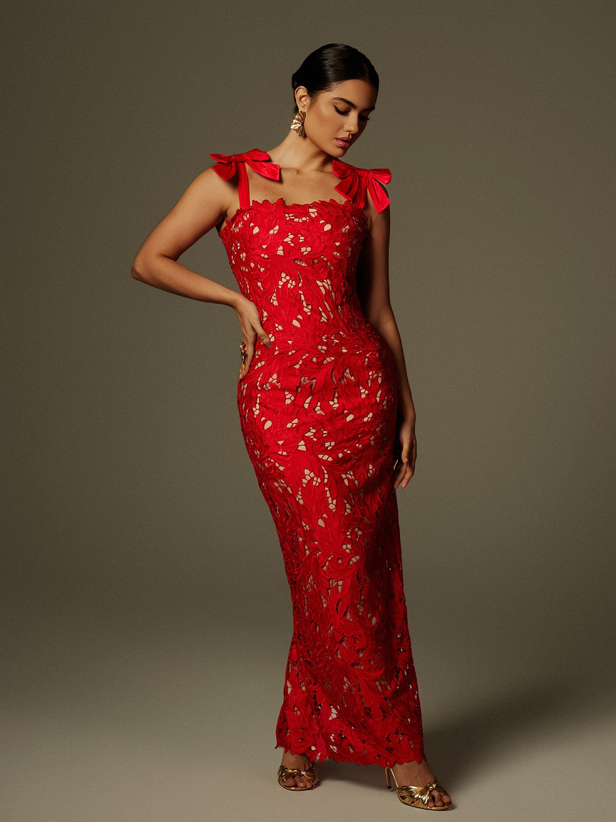 Zerrin Fiyonklu Çiçekli Maksi Elbise