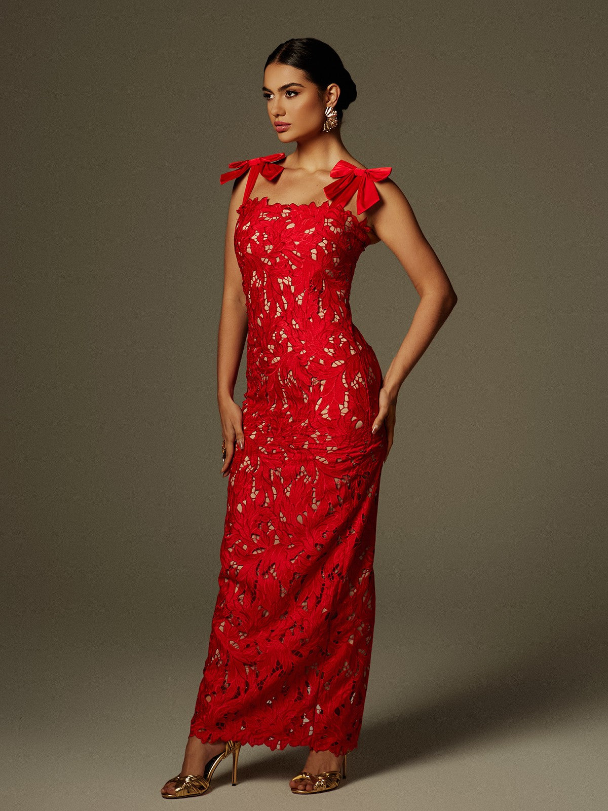 Zerrin Fiyonklu Çiçekli Maksi Elbise