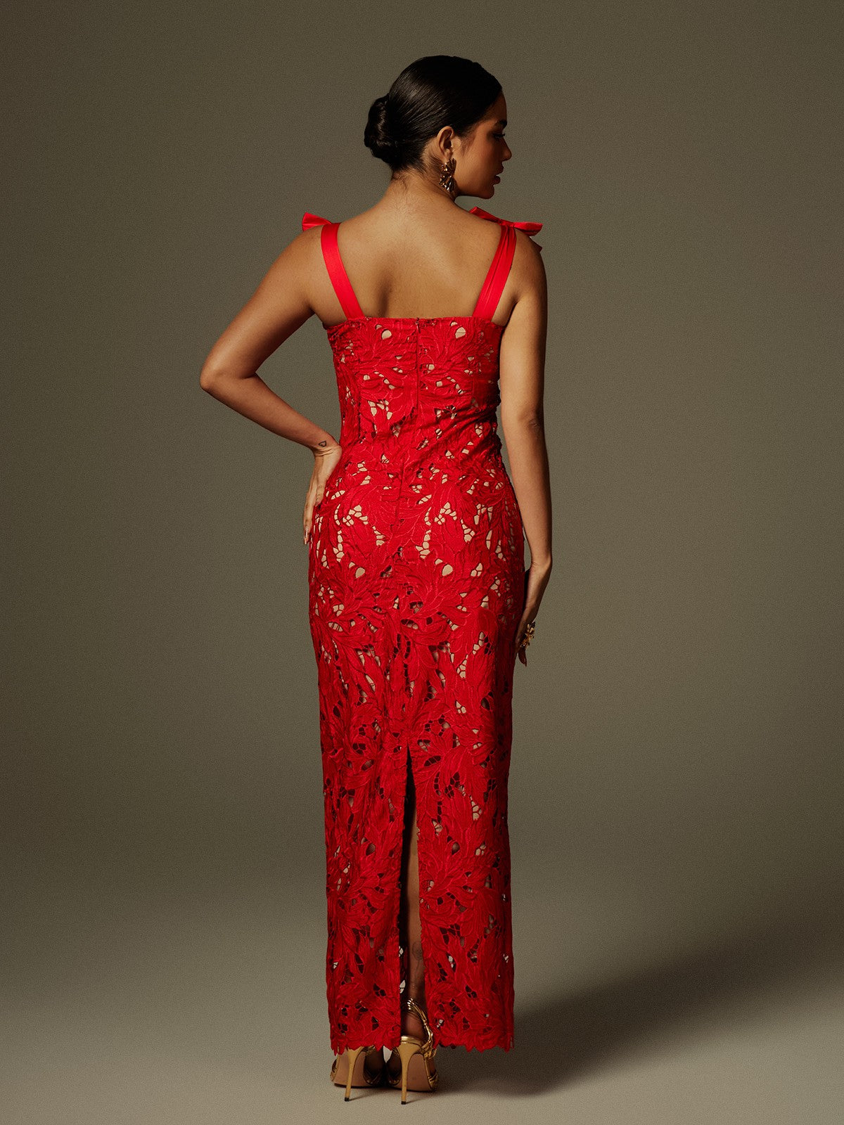 Zerrin Fiyonklu Çiçekli Maksi Elbise