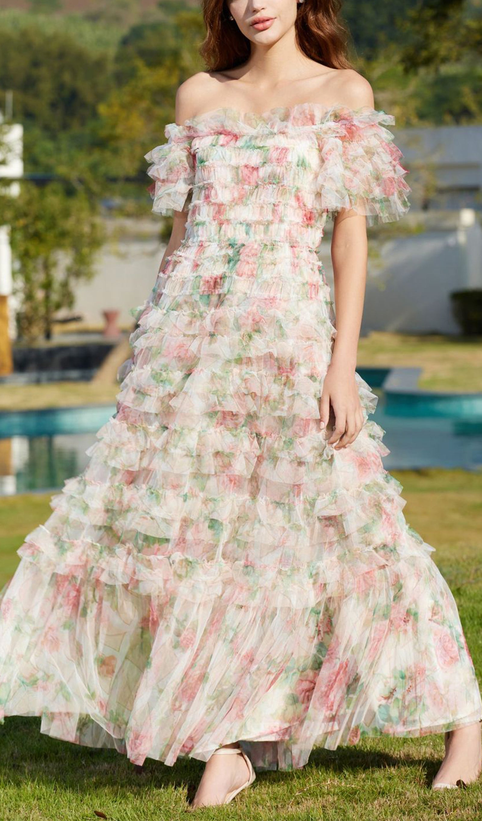 Kapalı Omuz Çiçekli Fırfırlı Örgü Maksi Elbise