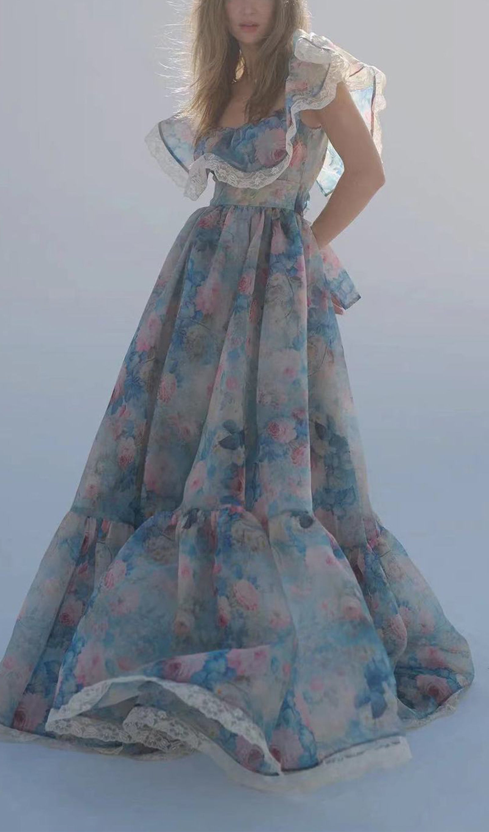 Çiçekli Fırfırlı V Yaka Fit ve Flare Maksi Elbise